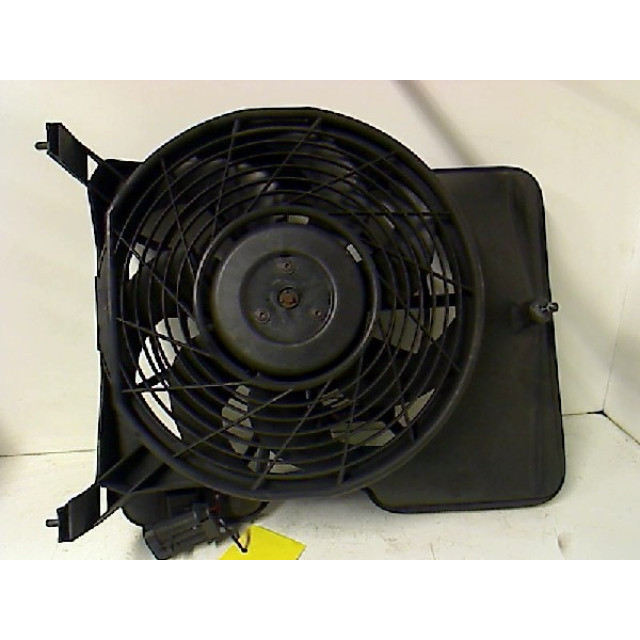Cooling fan motor Vauxhall / Opel Omega B Caravan (21/22/23) (1999 - 2000) Combi 2.0 DTI 16V (X20DTH)