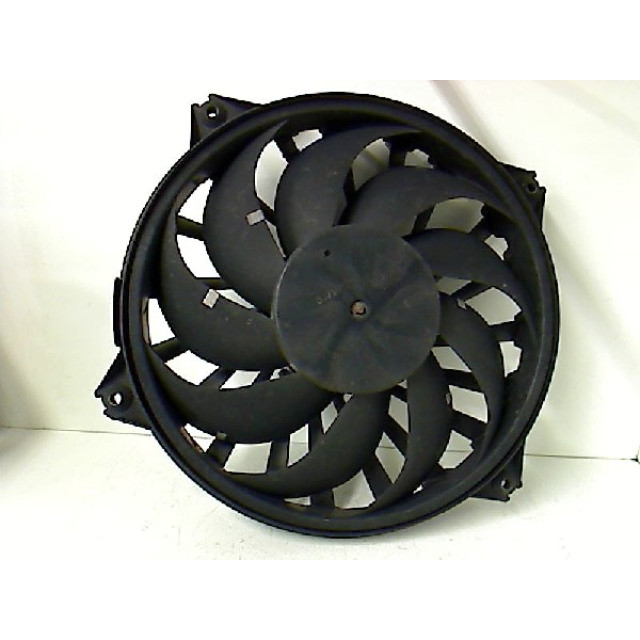 Cooling fan motor Fiat Ulysse (179) (2002 - 2011) MPV 2.0 16V (EW10J4(RFN))