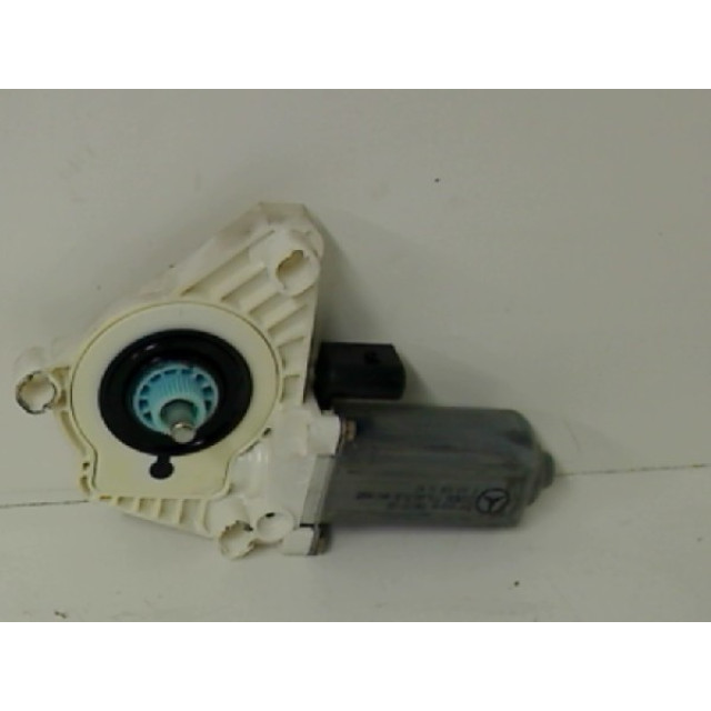 Electric window motor front right Mercedes-Benz-Benz A (W169) (2004 - 2012) Hatchback 2.0 A-200 CDI 16V (OM640.941)