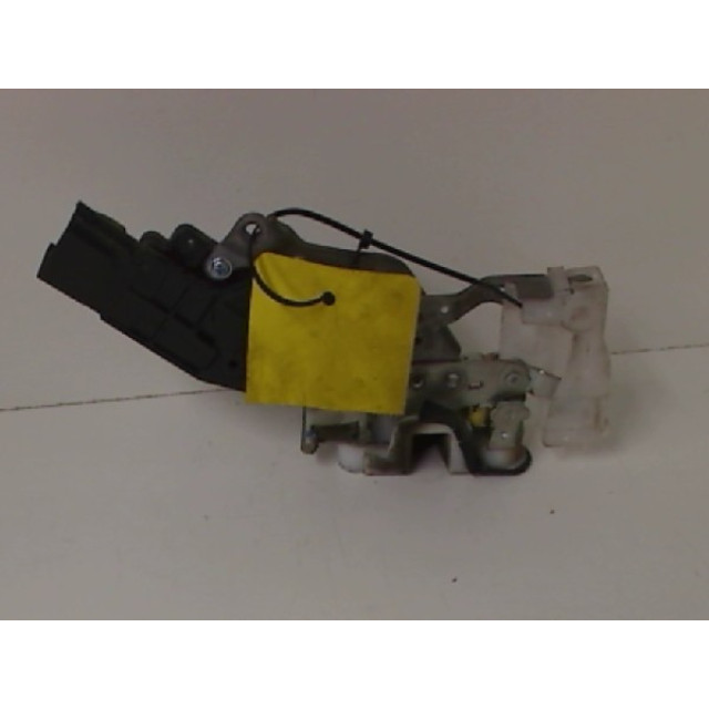Locking mechanism door electric central locking front right Toyota Aygo (B10) (2005 - 2010) Hatchback 1.4 HDI (2WZ-TV)
