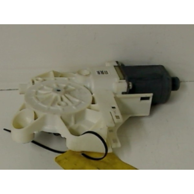 Electric window motor front right Ford Focus II (2004 - 2012) Hatchback 1.6 TDCi 16V 110 (G8DB)
