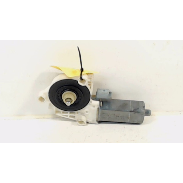 Electric window motor front right Peugeot 307 (3A/C/D) (2001 - 2005) Hatchback 1.4 HDi (DV4TD(8HX))