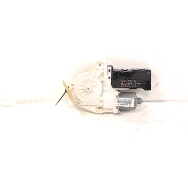 Electric window motor front right Peugeot 407 SW (6E) (2004 - 2010) Combi 2.0 HDiF 16V (DW10BTED4(RHR))