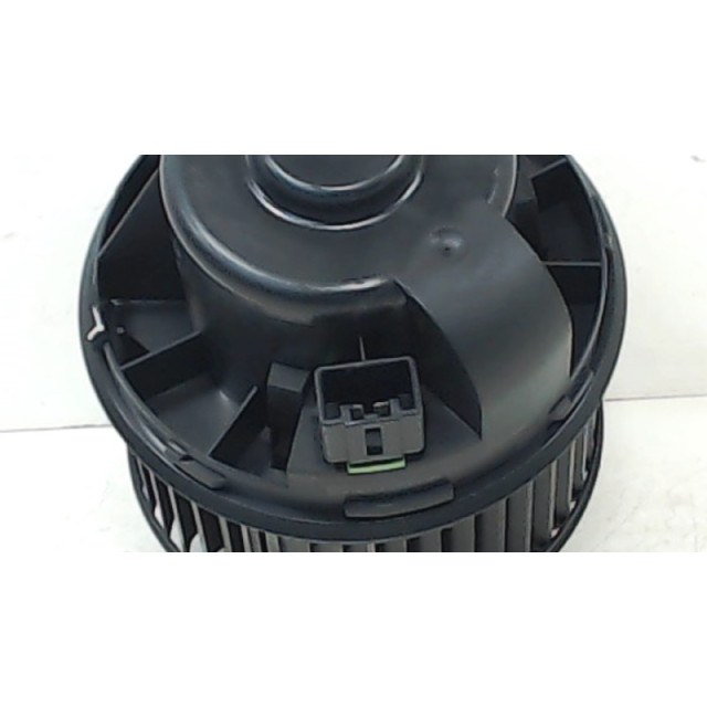 Heater fan motor Ford Mondeo IV Wagon (2011 - 2014) Combi 1.6 TDCi 16V (T1BB)