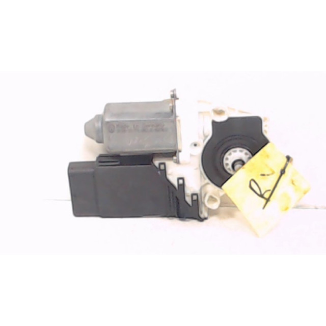 Electric window motor front right Seat Leon (1M1) (1999 - 2000) Hatchback 1.6 (AKL)