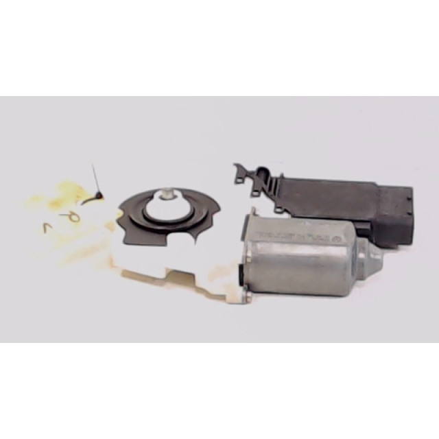 Electric window motor front right Seat Leon (1M1) (1999 - 2005) Hatchback 1.9 TDI 90 (ALH)