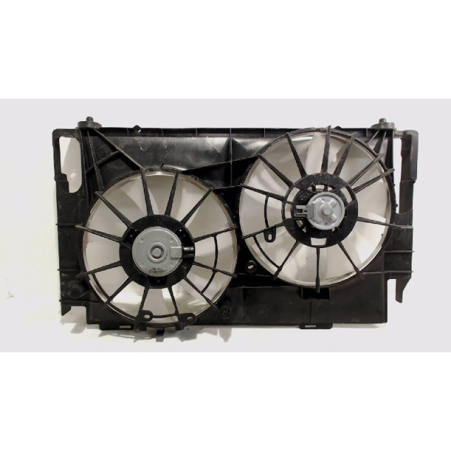 Cooling fan motor Toyota RAV4 (A4) (2012 - 2019) Terreinwagen 2.0 16V VVT-i 4x4 (3ZRFAE)