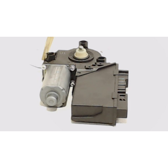 Electric window motor front right Audi A4 Avant (B7) (2004 - 2008) Combi 1.8 T 20V (BFB)