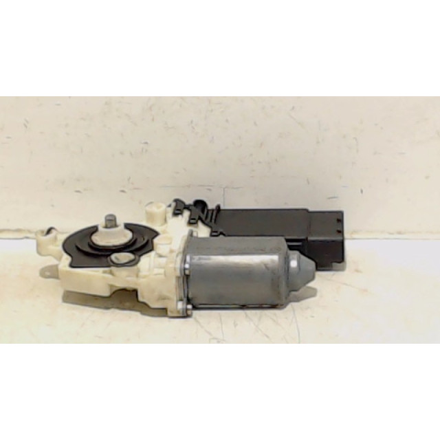 Electric window motor front right Seat Leon (1M1) (2000 - 2005) Hatchback 5-drs 1.6 16V (AUS)