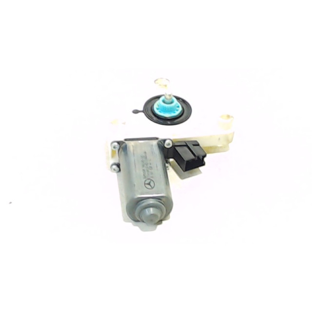 Electric window motor front right Mercedes-Benz A (W169) (2004 - 2012) Hatchback 1.5 A-150 (M266.920)