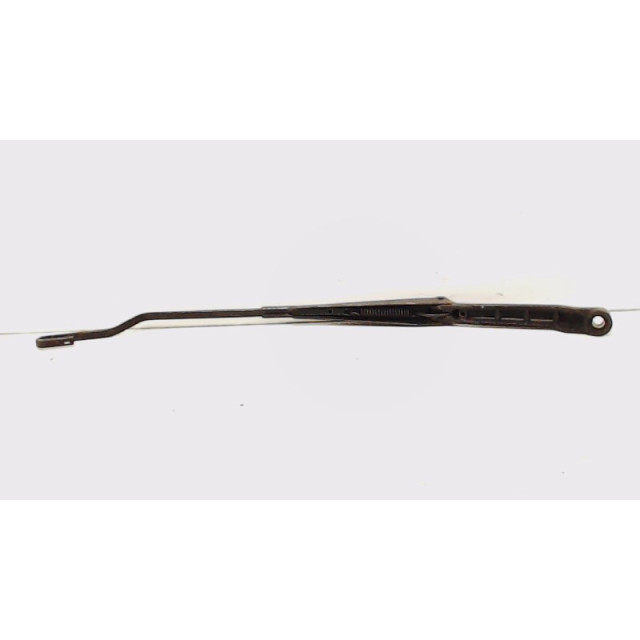 Wiper front right Volkswagen Polo III (6N2) (1999 - 2001) Hatchback 1.4 16V 75 (AUA)