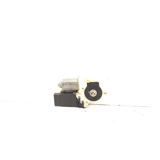 Electric window motor front right Seat Leon (1M1) (1999 - 2002) Hatchback 5-drs 1.9 SDI 68 (AQM)