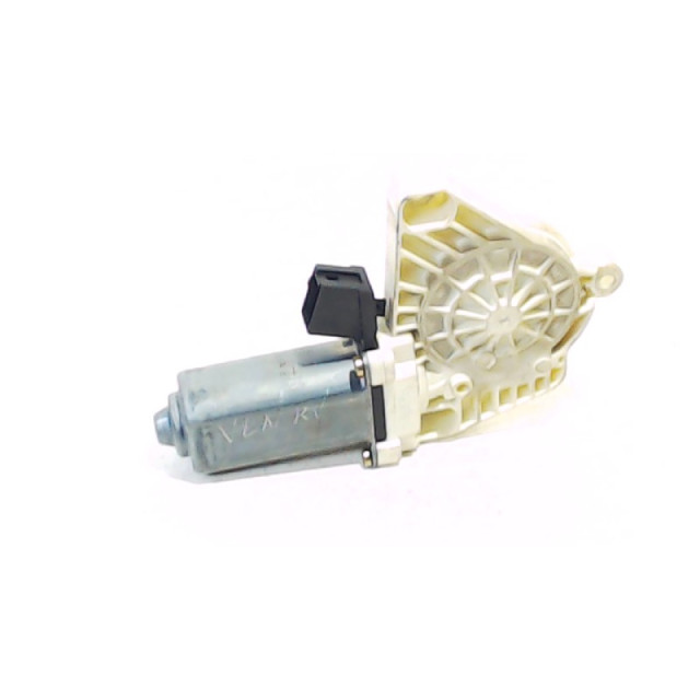 Electric window motor front right Mercedes-Benz A (W169) (2004 - 2012) Hatchback 2.0 A-160 CDI 16V (OM640.942)