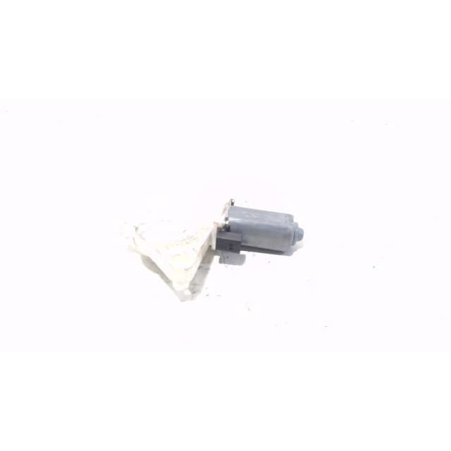 Electric window motor front right Mercedes-Benz A (W169) (2004 - 2012) Hatchback 1.5 A-150 (M266.920)
