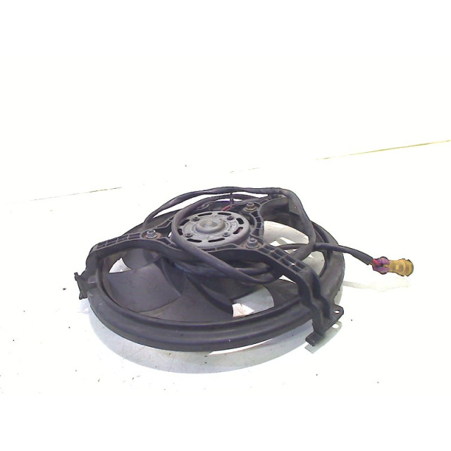 Cooling fan motor Volkswagen Passat Variant (3B5) (1997 - 2000) Combi 1.6 (ARM)
