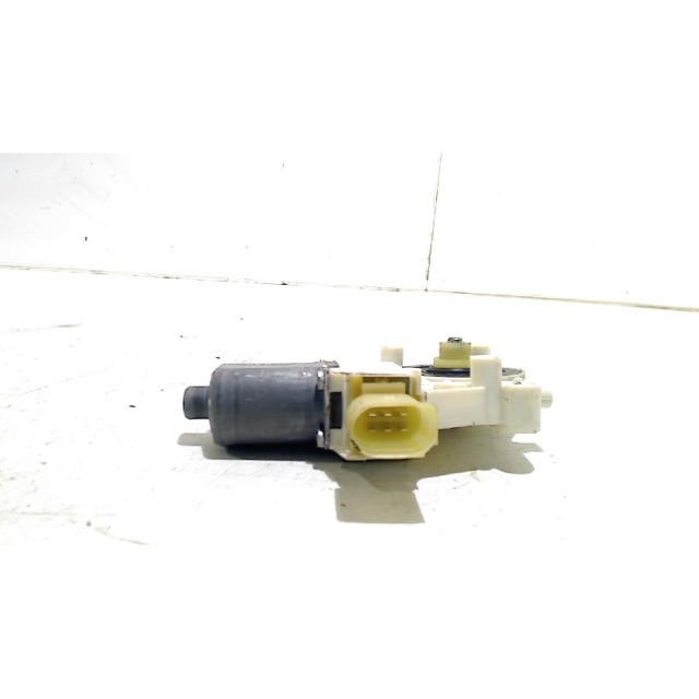 Electric window motor front left Ford Mondeo IV Wagon (2007 - 2015) Combi 2.0 TDCi 115 16V (KLBA(Euro 4))