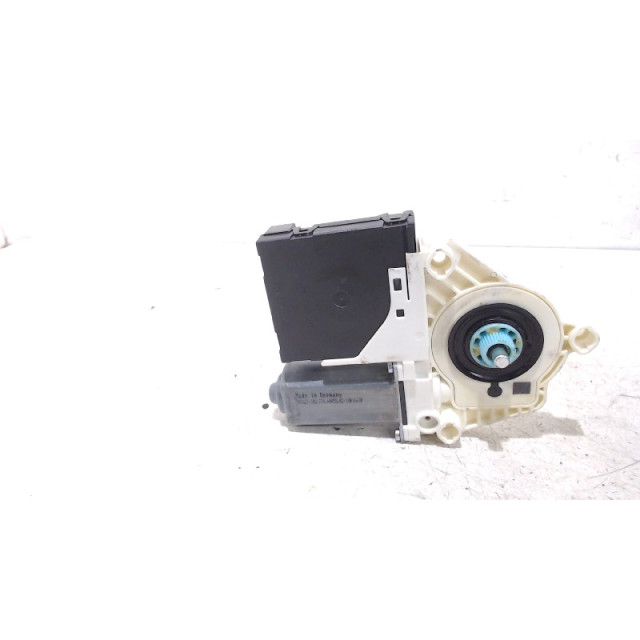 Electric window motor front right Seat Leon (1P1) (2005 - 2010) Hatchback 5-drs 1.9 TDI 105 (BKC)