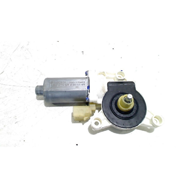Electric window motor front right Chrysler Voyager/Grand Voyager (RT) (2007 - present) MPV 2.8 CRD 16V Grand Voyager (VM64C)