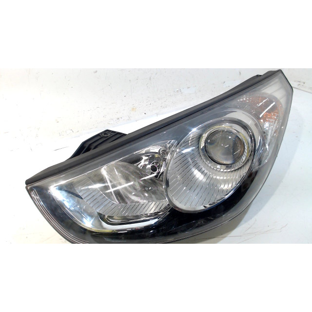 Left headlight Hyundai iX 35 (LM) (2010 - 2015) SUV 2.0 CRDi 16V 4x4 (D4HA)