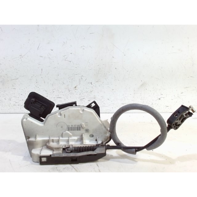 Locking mechanism door electric central locking front right Volkswagen Polo V (6R) (2011 - 2014) Hatchback 1.2 TSI (CBZC(Euro 5))
