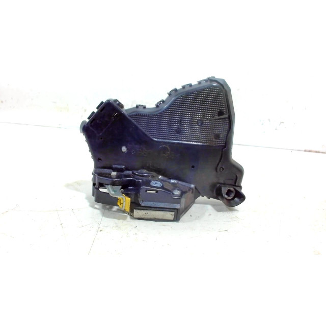 Locking mechanism door electric central locking front left Toyota Avensis Wagon (T25/B1E) (2006 - 2008) Combi 2.0 16V D-4D-F (1AD-FTV(Euro 4))