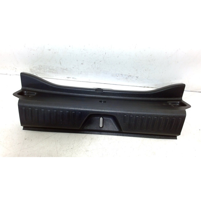 Luggage compartment upholstery Mercedes-Benz A (W176) (2015 - 2018) A-Klasse AMG (W176) Hatchback 2.0 A-45 AMG Turbo 16V 4-Matic (M133.980)