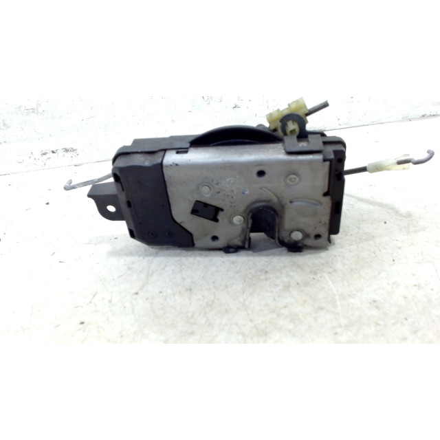 Locking mechanism door electric central locking front right Vauxhall / Opel Astra H (L48) (2005 - 2007) Hatchback 5-drs 1.9 CDTi 100 (Z19DTL)