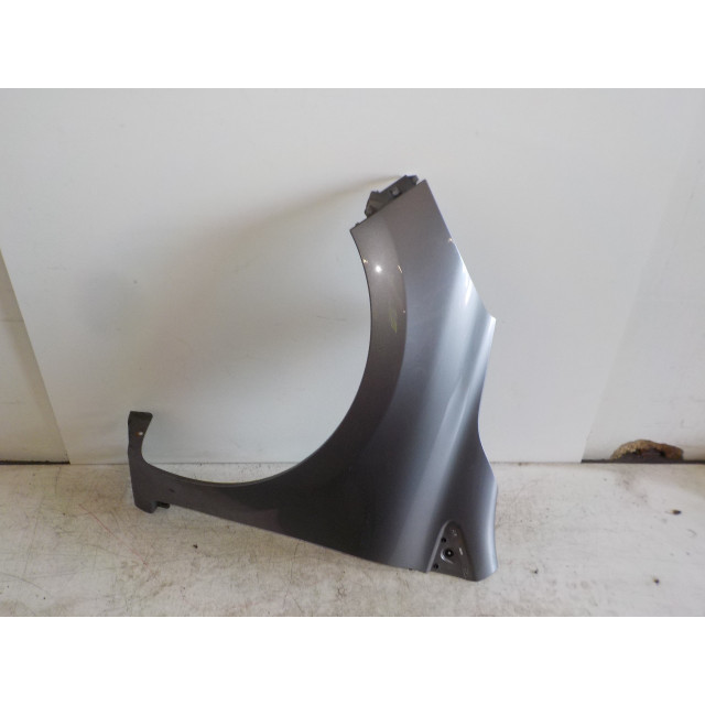 Front wing left Renault Clio IV (5R) (2012 - present) Hatchback 5-drs 0.9 Energy TCE 90 12V (H4B-400(H4B-A4))