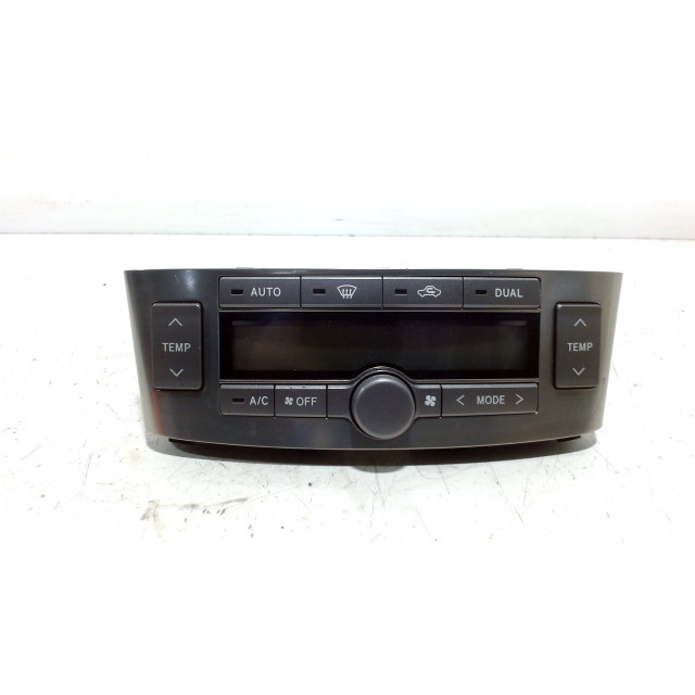 Heater control panel Toyota Avensis Wagon (T25/B1E) (2005 - 2008) Combi 2.2 D-4D 16V D-CAT (2AD-FHV)