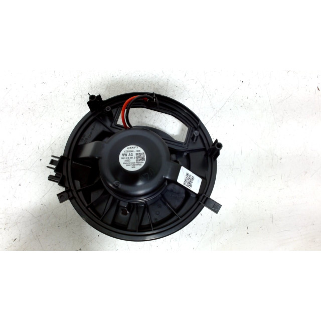 Heater fan motor Volkswagen Passat Variant (3G5) (2014 - present) Combi 1.6 TDI 16V (DCXA)