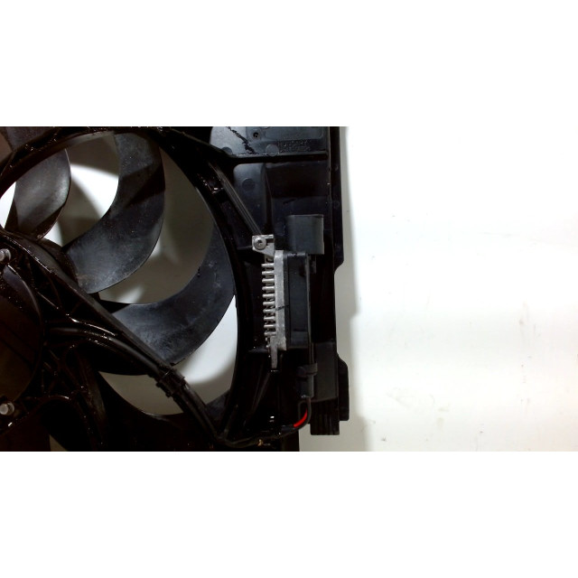 Cooling fan motor BMW 1 serie (F20) (2015 - 2019) Hatchback 5-drs 116d 1.5 12V TwinPower (B37-D15A)