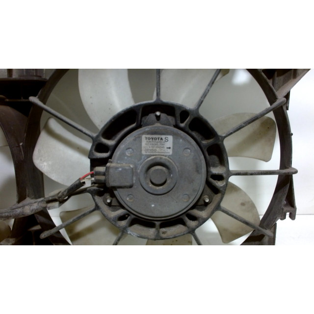 Cooling fan motor Toyota Corolla (E12) (2003 - 2007) Hatchback 2.0 D-4D 16V 116 (1CD-FTV)