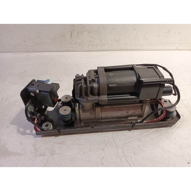 Air pump suspension BMW 5 serie Touring (F11) (2013 - 2017) Combi 550i V8 32V TwinPower Turbo (N63-B44A)