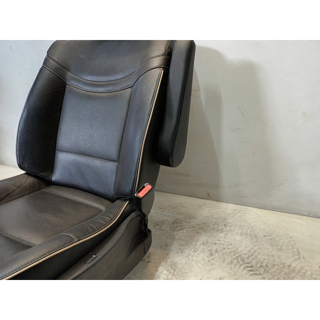 Right front seat Renault Espace (JK) (2011 - 2015) MPV 2.0 dCi 16V 175 FAP (M9R-859)