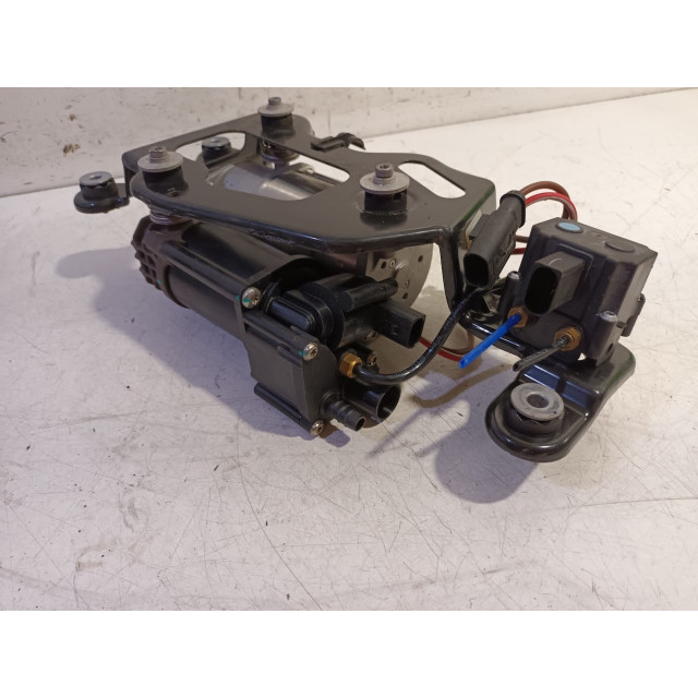 Air pump suspension BMW X5 (F15) (2015 - 2018) SUV xDrive 40e PHEV 2.0 (N20-B20A)