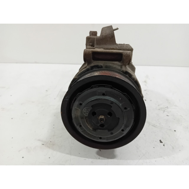 Air conditioning pump Land Rover & Range Rover Discovery III (LAA/TAA) (2004 - 2009) Terreinwagen 2.7 TD V6 (276DT)
