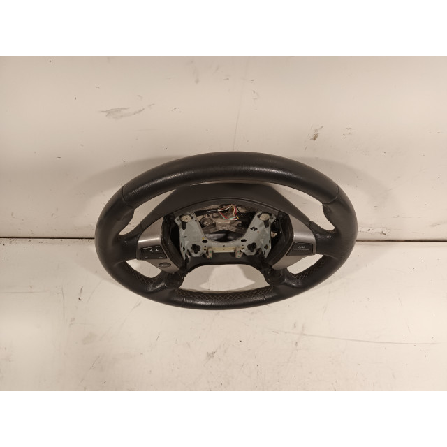 Steering wheel Toyota Avensis Wagon (T25/B1E) (2005 - 2008) Combi 2.2 D-4D 16V D-CAT (2AD-FHV)