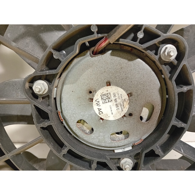 Cooling fan motor Skoda Fabia III (NJ3) (2014 - 2021) Hatchback 5-drs 1.0 12V (CHYA)