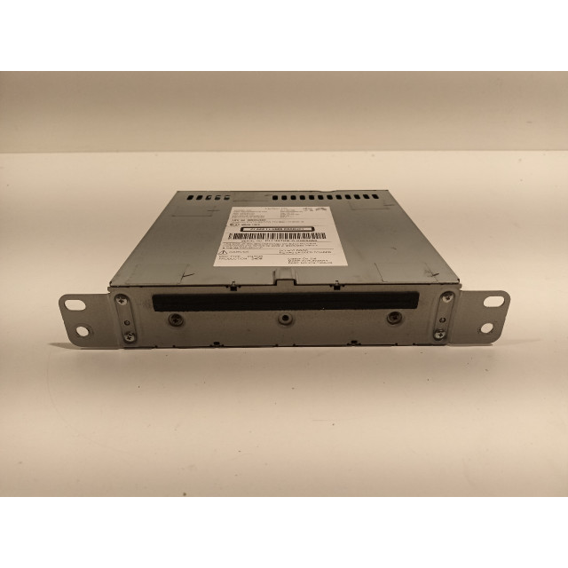CD player Peugeot 308 SW (L4/L9/LC/LJ/LR) (2014 - 2021) Combi 5-drs 1.6 BlueHDi 120 (DV6FC(BHZ))