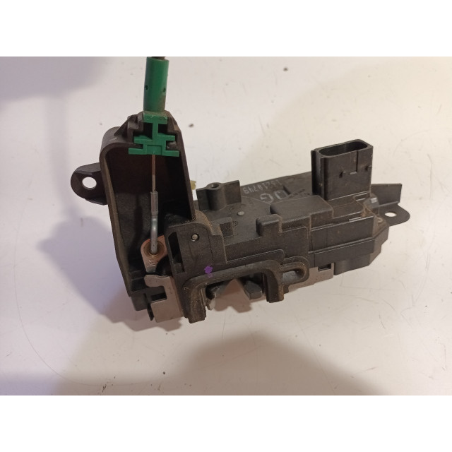 Locking mechanism door electric central locking front right Vauxhall / Opel Zafira (M75) (2005 - 2012) MPV 1.6 16V (Z16XE1(Euro 4))