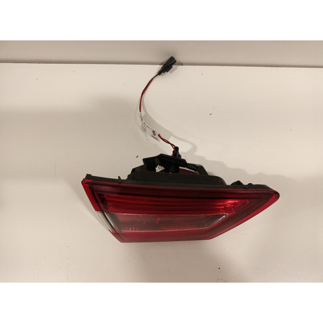 Tail light boot lid left Renault Clio IV (5R) (2012 - present) Hatchback 5-drs 0.9 Energy TCE 90 12V (H4B-400(H4B-A4))
