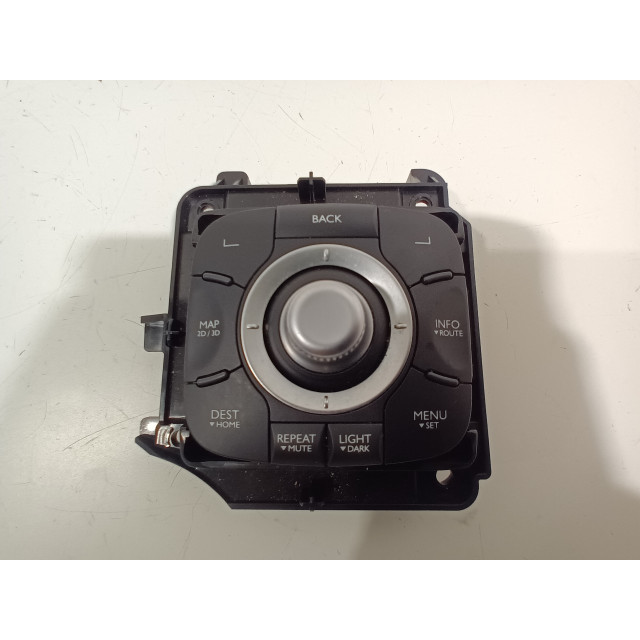 Multimedia control panel Renault Megane III Grandtour (KZ) (2009 - 2016) Combi 1.4 16V TCe 130 (H4J-A700)