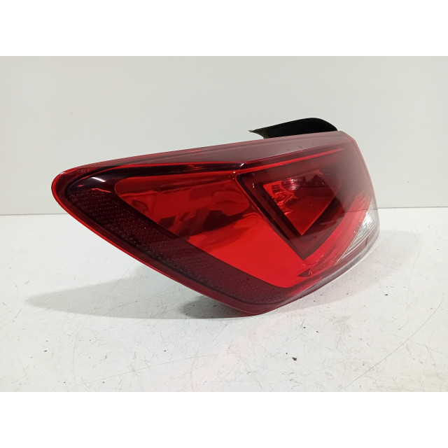 Taillight outside left Seat Leon (5FB) (2014 - present) Hatchback 5-drs 1.4 TSI ACT 16V (CZEA)
