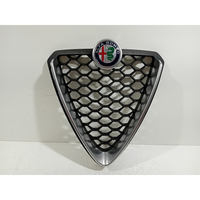 Grille Alfa Romeo Stelvio (949) (2016 - present) SUV 2.0 T 16V Veloce Q4 (55273835)