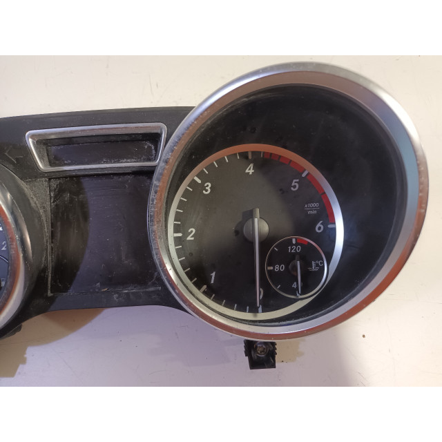 Cockpit Mercedes-Benz ML III (166) (2011 - 2015) SUV 3.0 ML-350 BlueTEC V6 24V 4-Matic (OM642.826)