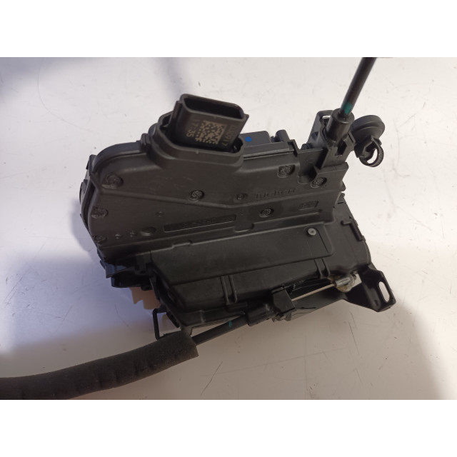 Locking mechanism door electric central locking front right Smart Fortwo Coupé (453.3) (2014 - present) Hatchback 3-drs 0.9 TCE 12V (M281.910)