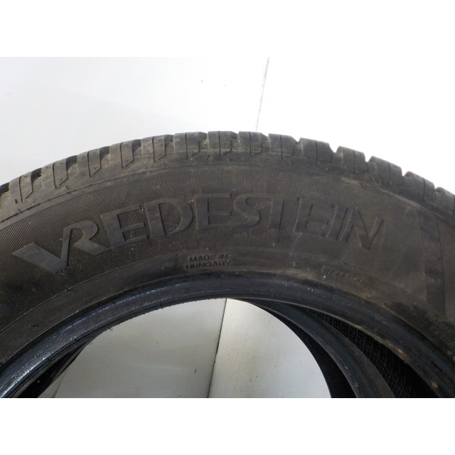 Tyre set 2 piece Winter 205/60 R16 vredestein Winter