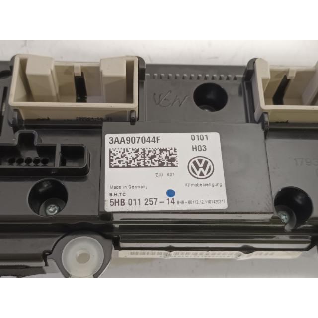 Heater control panel Volkswagen Passat Variant (365) (2010 - 2014) Combi 1.4 TSI 16V (CAXA(Euro 5))