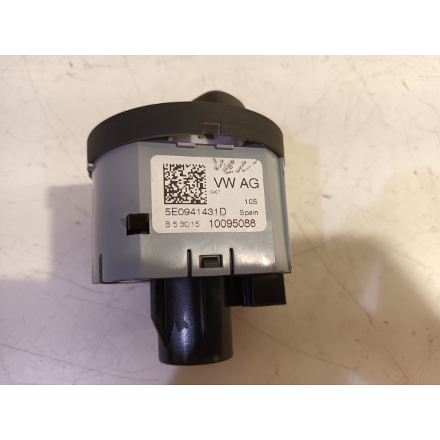 Light switch Skoda Octavia Combi (5EAC) (2013 - 2020) Combi 5-drs 1.6 TDI Greenline 16V (DBKA)