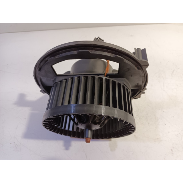 Heater fan motor Skoda Octavia Combi (5EAC) (2013 - 2020) Combi 5-drs 1.6 TDI Greenline 16V (DBKA)